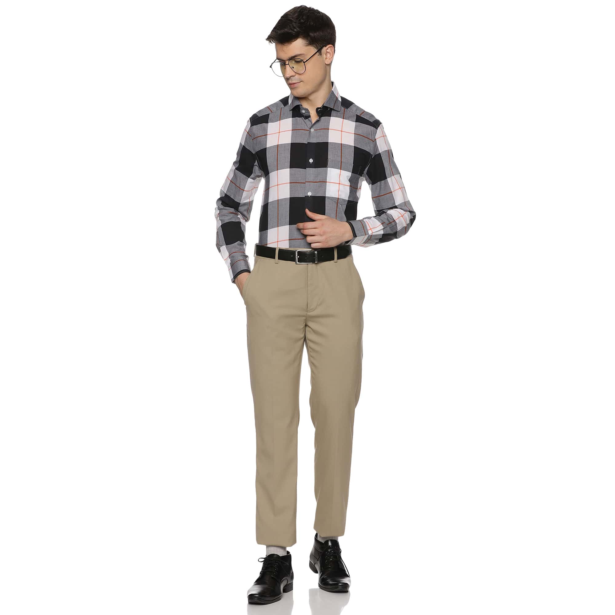 Maverick Cotton Check  Shirt In White & Black - Image 5